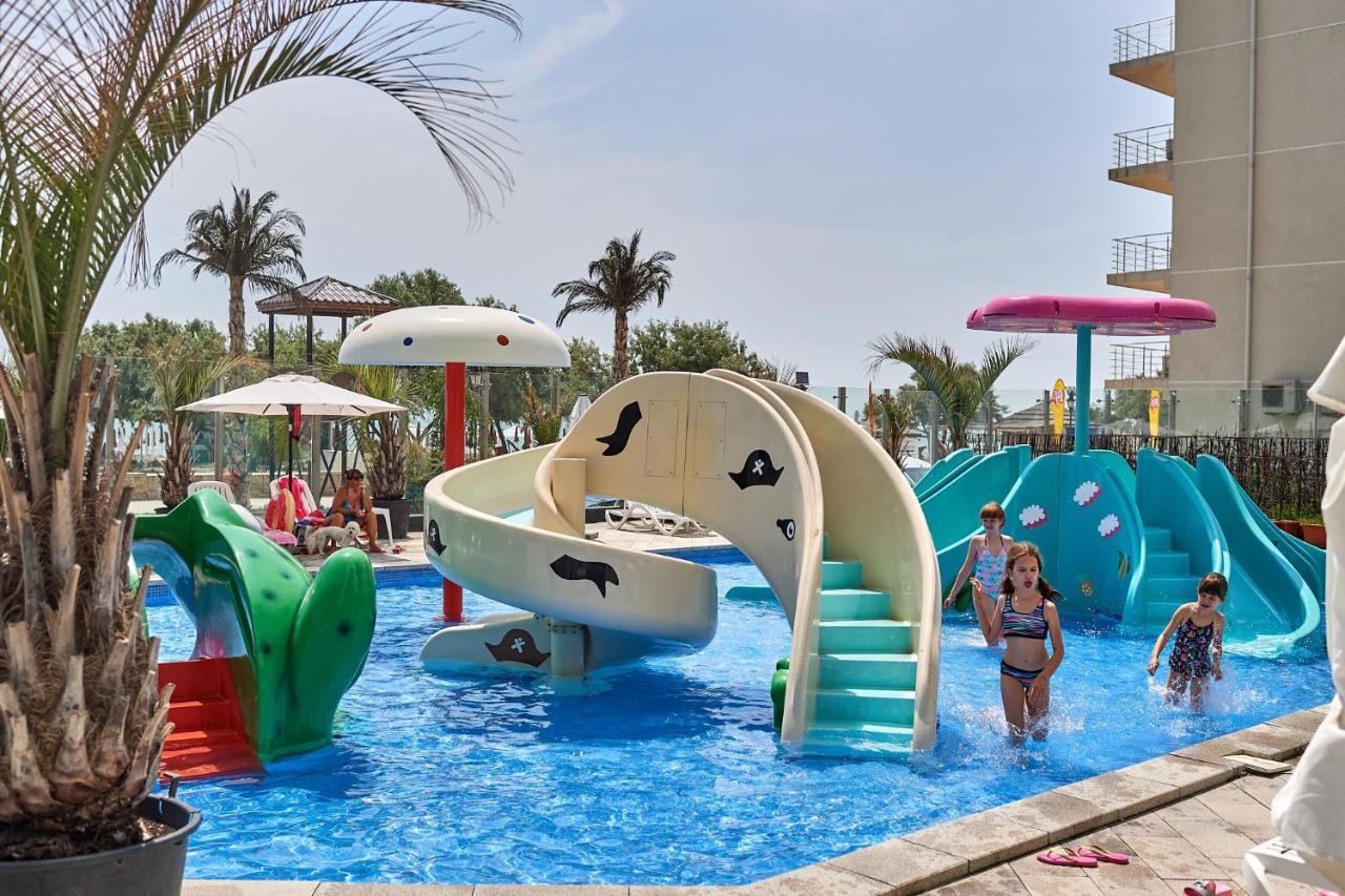Vintage Breeze Apartment - Spa Pools Resort Mamaia Exterior photo