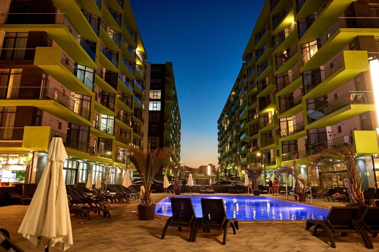 Vintage Breeze Apartment - Spa Pools Resort Mamaia Exterior photo